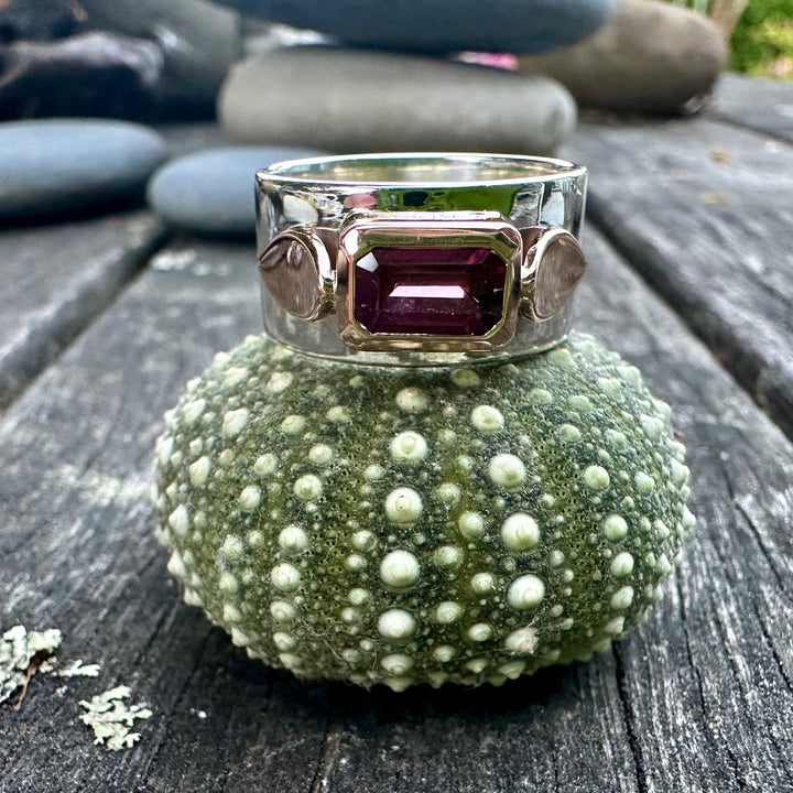 Rhodolite garnet Amore ring