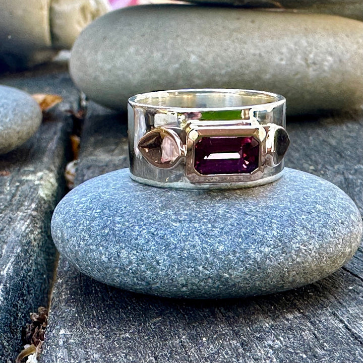 Rhodolite garnet Amore ring