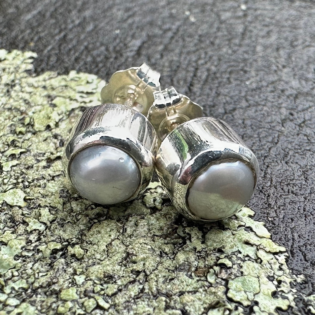 5mm white freshwater pearl studs