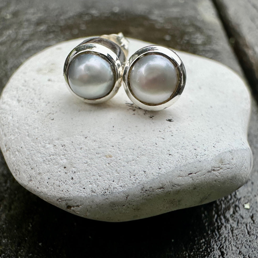5mm white freshwater pearl studs