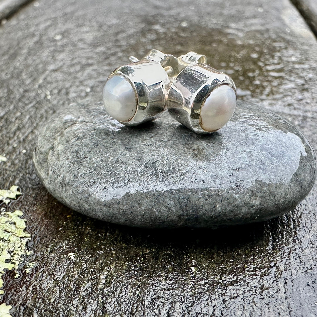 5mm white freshwater pearl studs