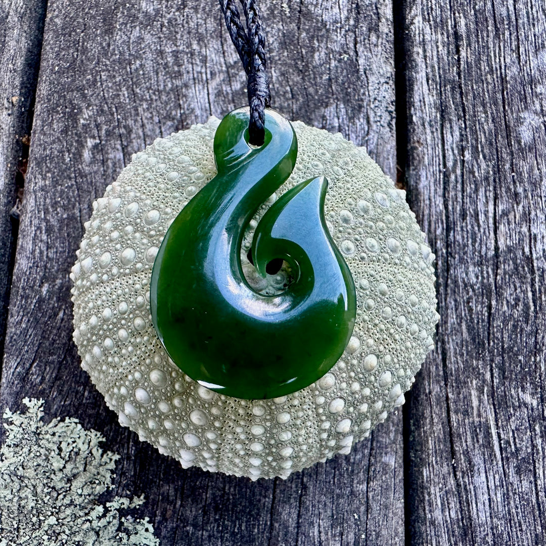 medium NZ greenstone matau