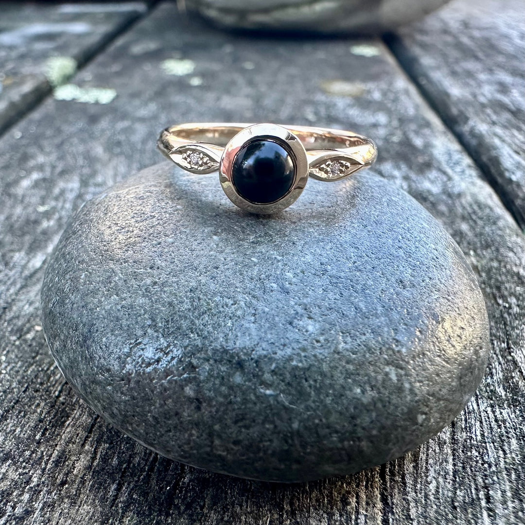 9ct Gold NZ greenstone and diamond Amore ring