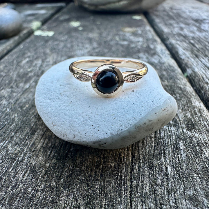 9ct Gold NZ greenstone and diamond Amore ring