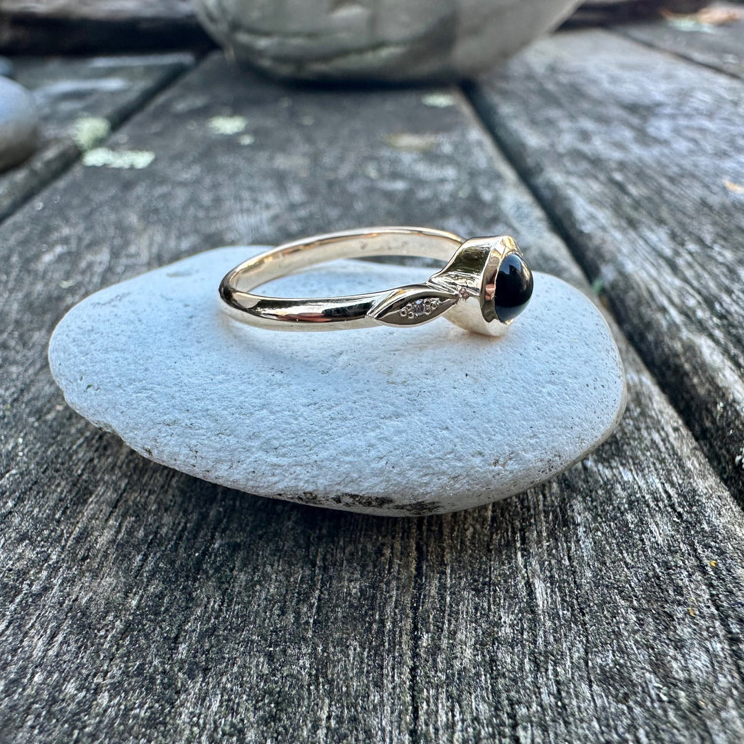 9ct Gold NZ greenstone and diamond Amore ring