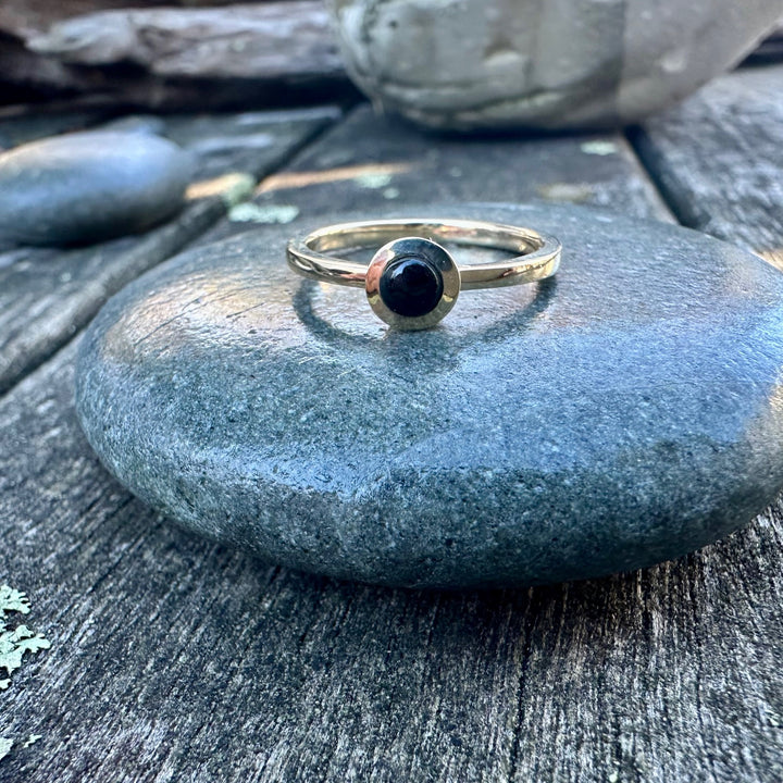 Fine 9 carat gold pounamu ring