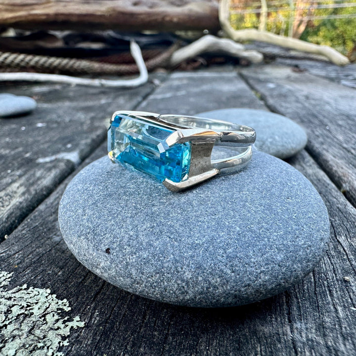 20.45ct swiss blue topaz ring