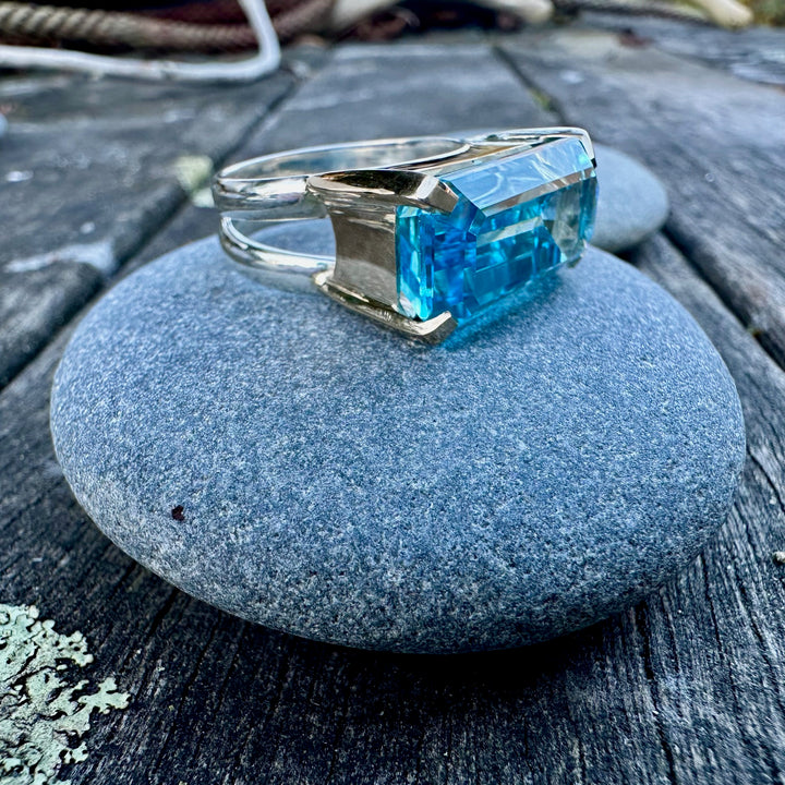 20.45ct swiss blue topaz ring