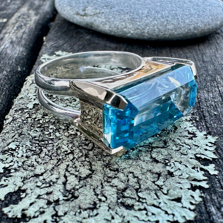 20.45ct swiss blue topaz ring