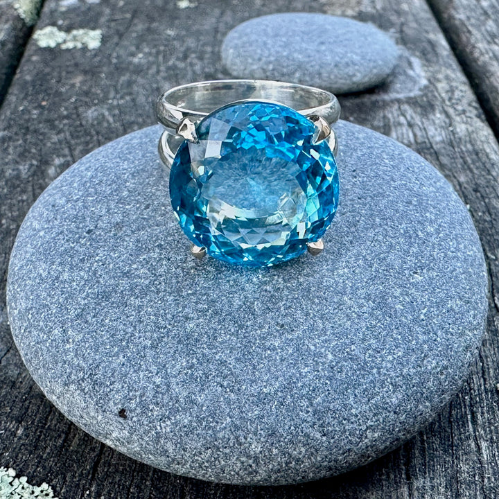 22.85 ct Swiss blue topaz ring