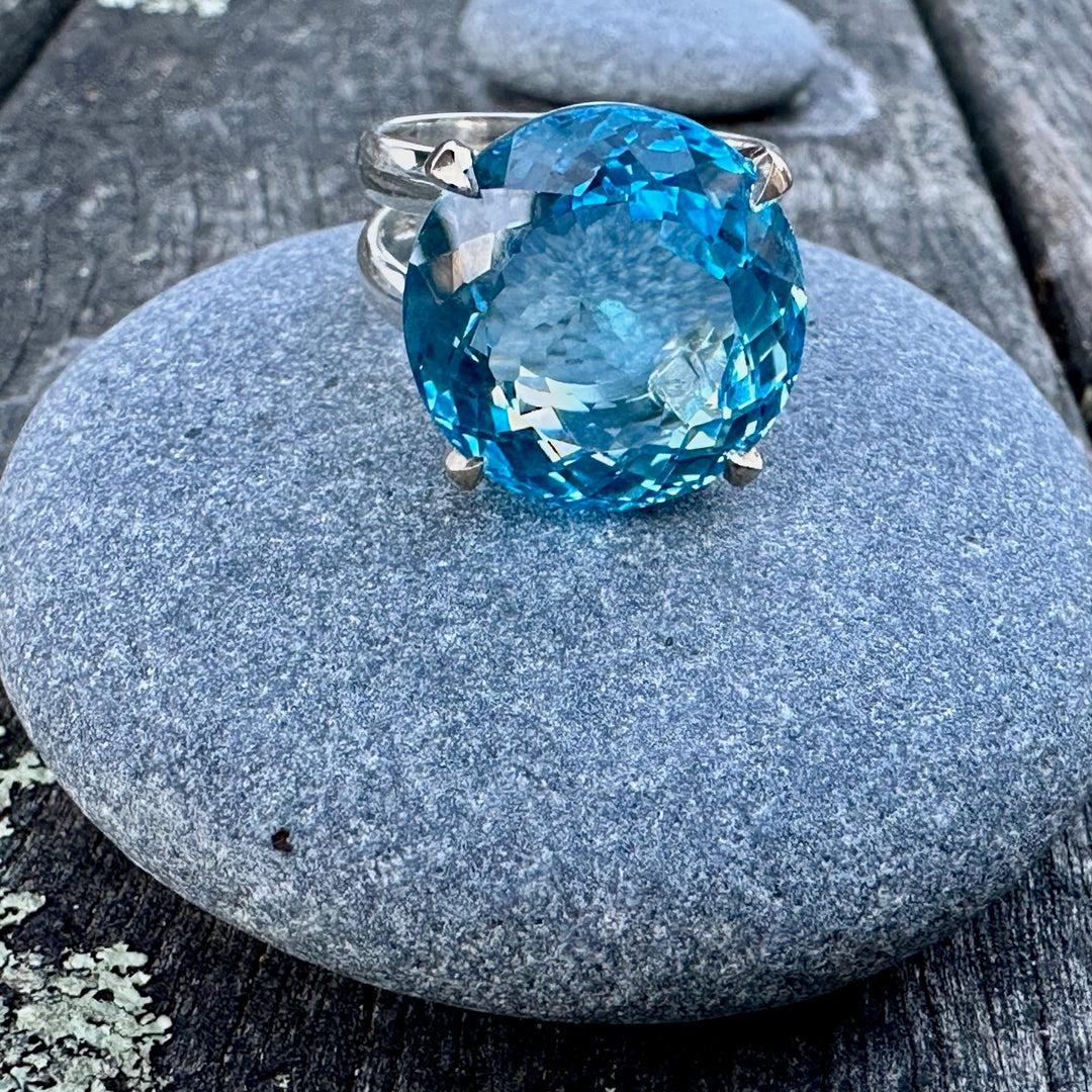 22.85 ct Swiss blue topaz ring