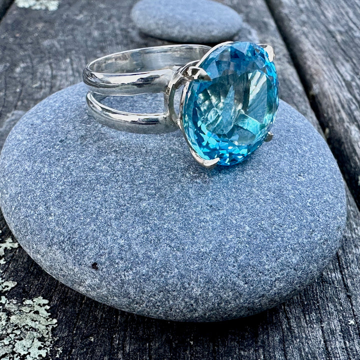 22.85 ct Swiss blue topaz ring