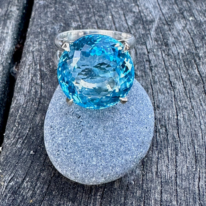 22.85 ct Swiss blue topaz ring