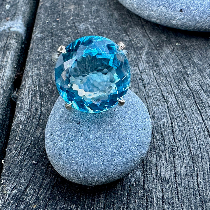 22.85 ct Swiss blue topaz ring