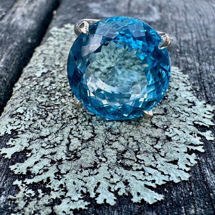 22.85 ct Swiss blue topaz ring