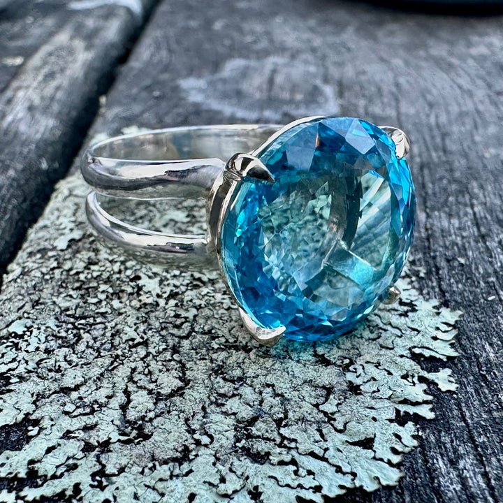 22.85 ct Swiss blue topaz ring