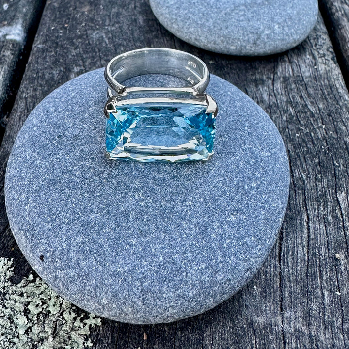 17ct Swiss blue topaz ring