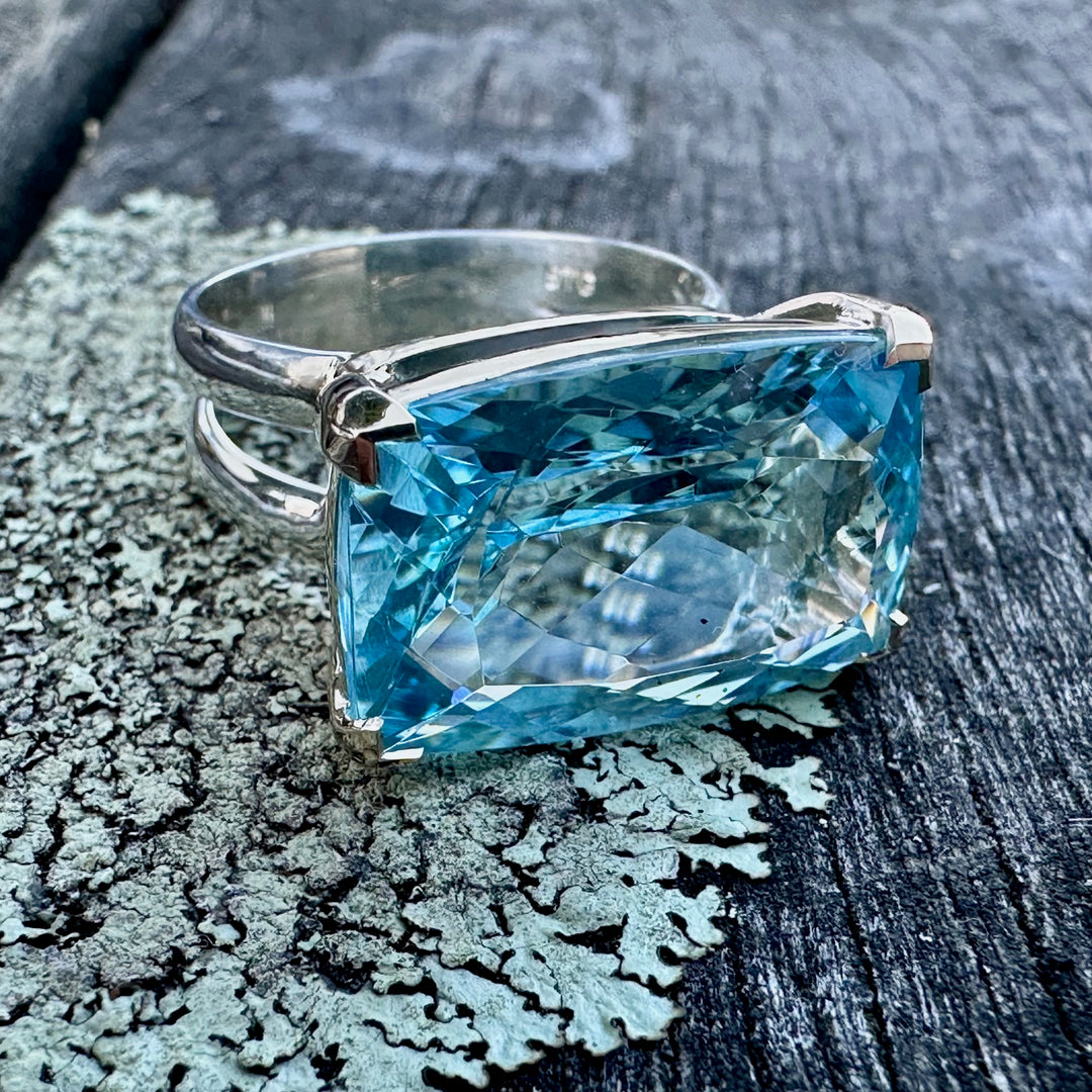 17ct Swiss blue topaz ring