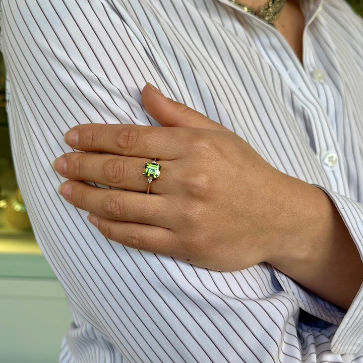 Peridot & diamond ring