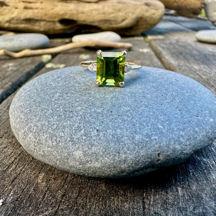 Peridot & diamond ring