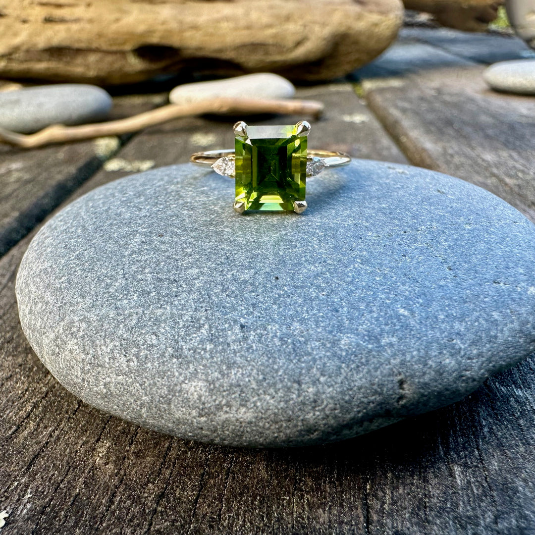 Peridot & diamond ring