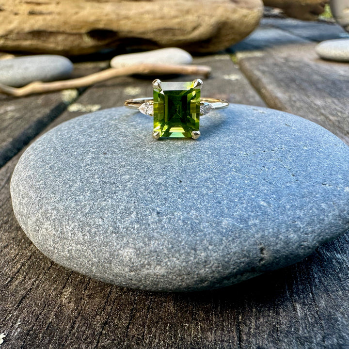 Peridot & diamond ring