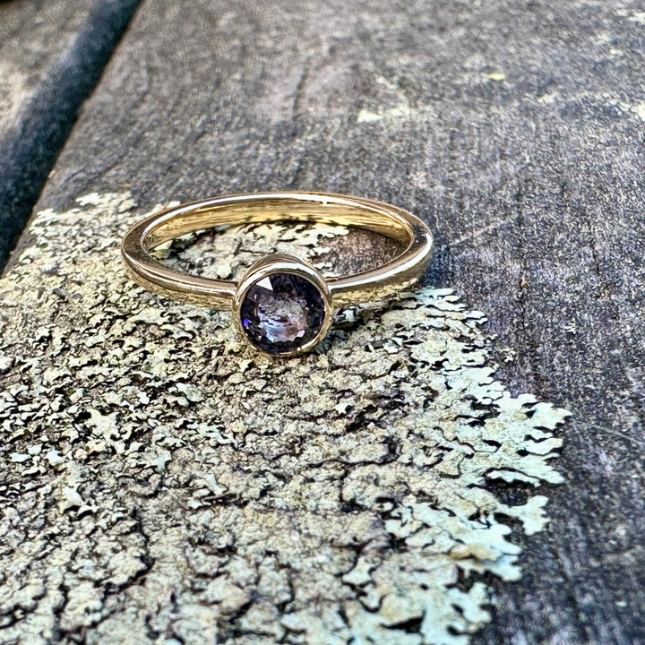 Purple spinel ring