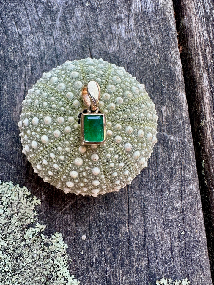 Brazilian emerald pendant