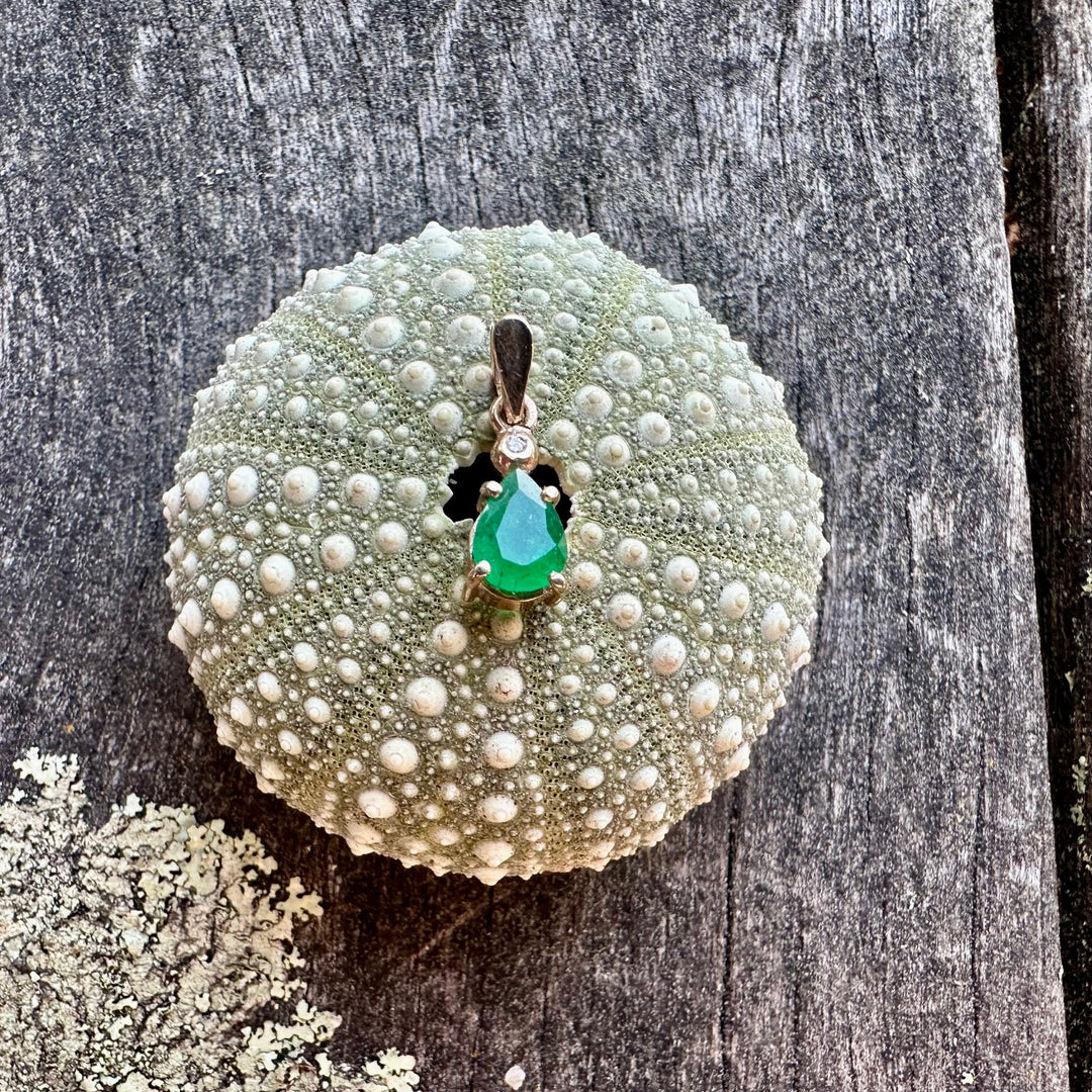 Brazilian emerald & diamond pendant