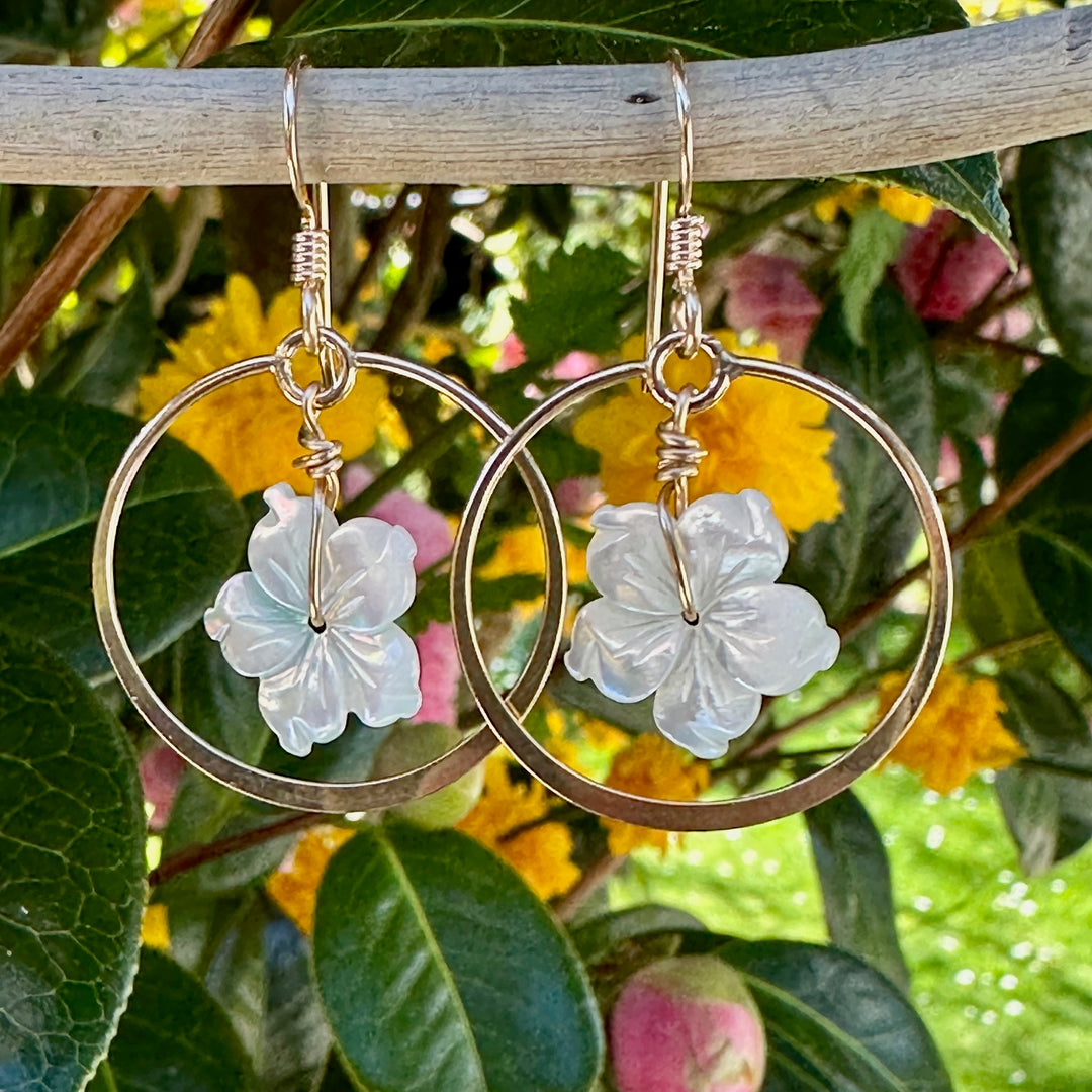 white mother of pearl flowers