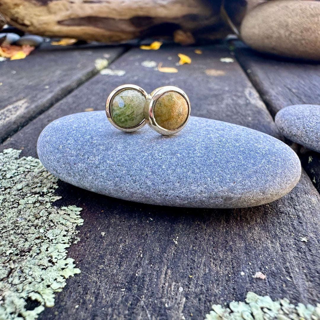9CY 7.5mm pounamu studs