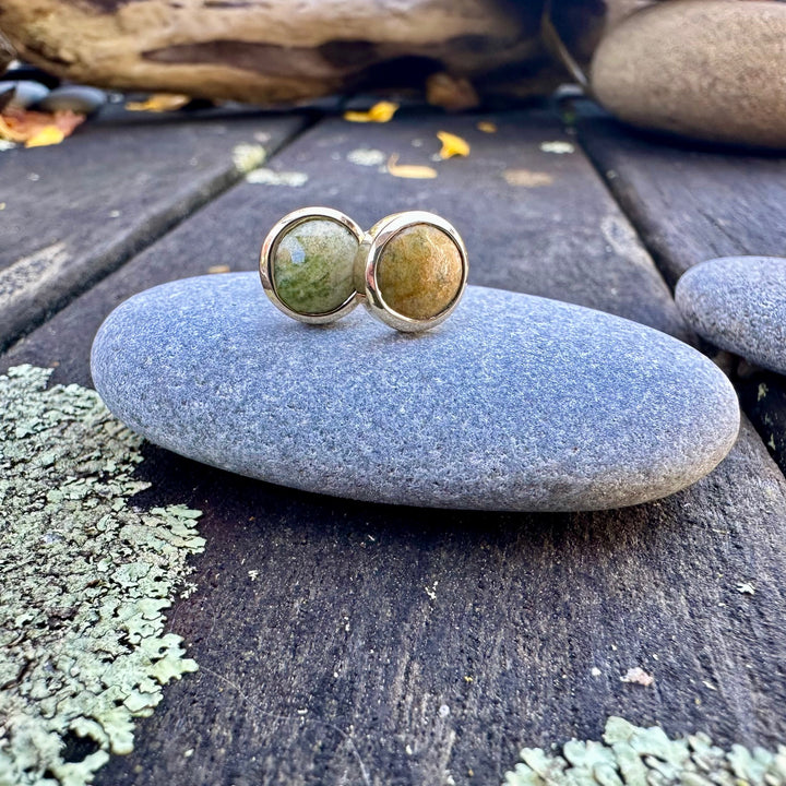 9CY 7.5mm pounamu studs