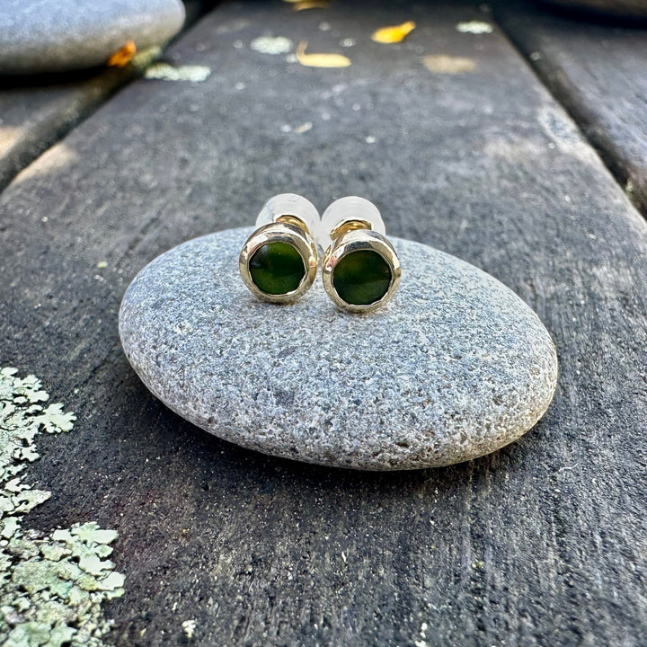 4mm pounamu studs 9CY