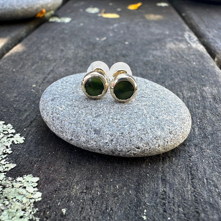 4mm pounamu studs 9CY
