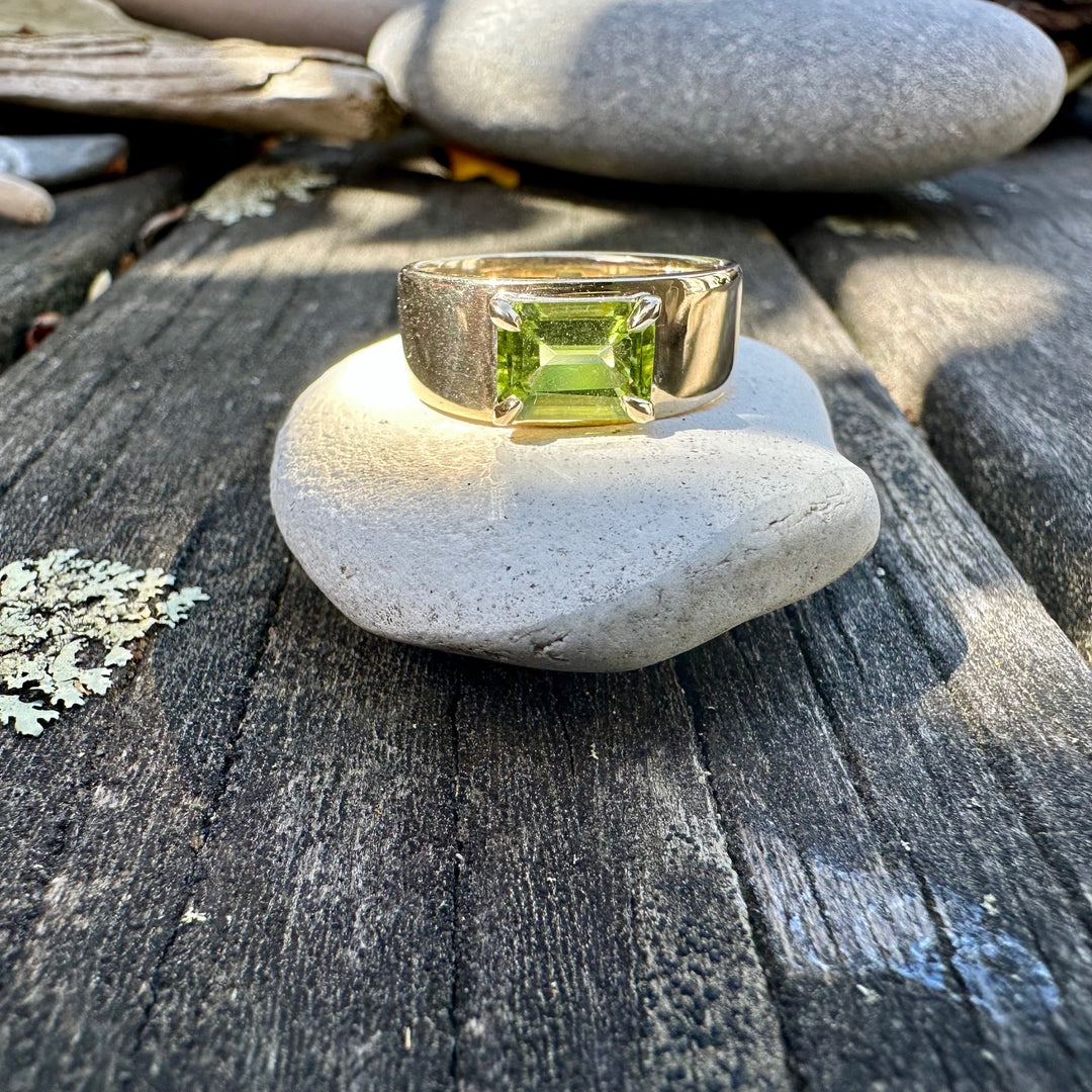 Peridot 9CY ring