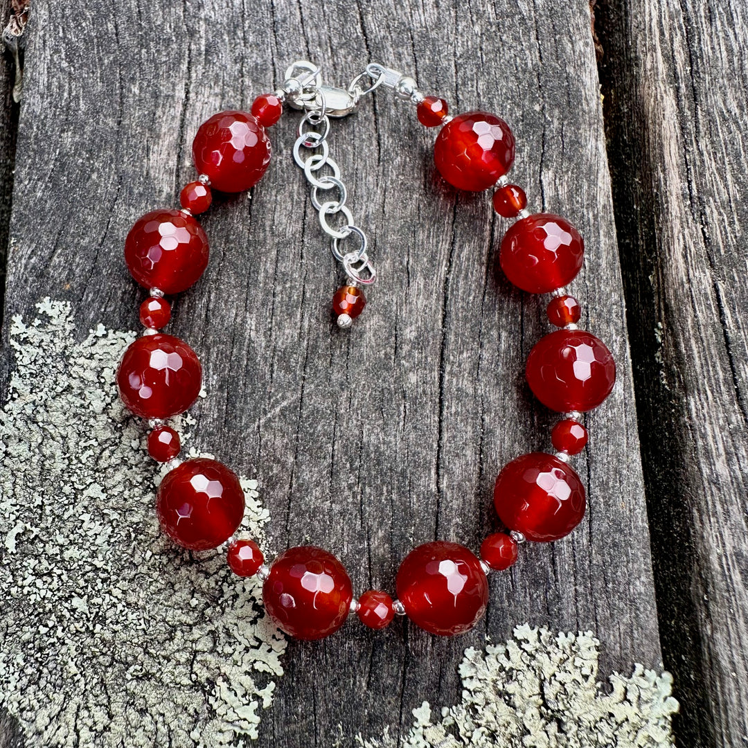 Faceted carnelian bracelet