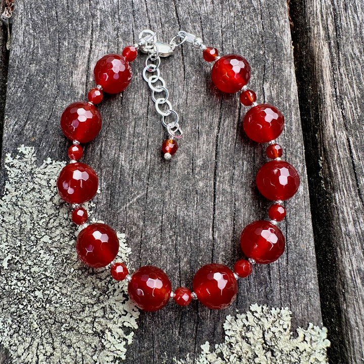 Faceted carnelian bracelet