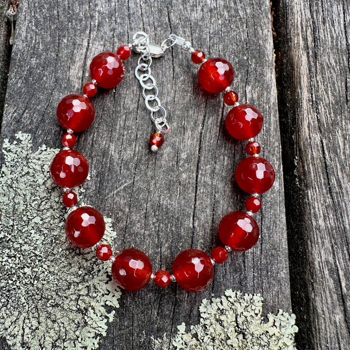 Faceted carnelian bracelet
