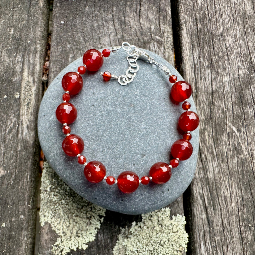 Faceted carnelian bracelet