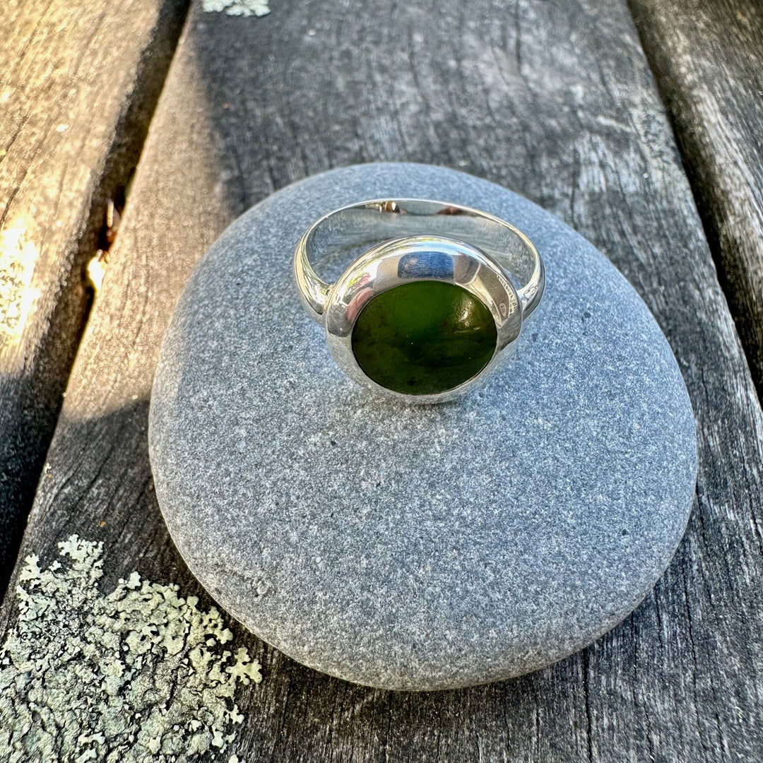 Sterling silver New zealand greenstone ring
