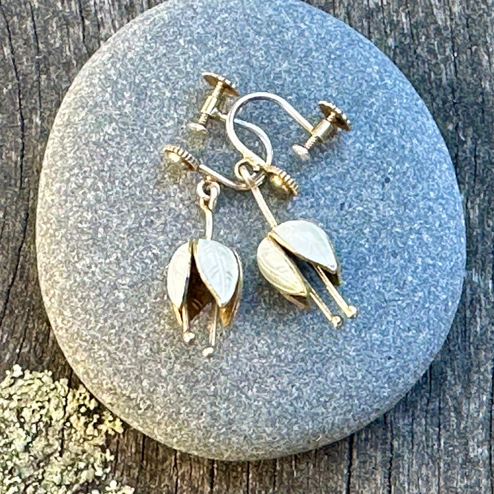 vintage white lily of the earrings
