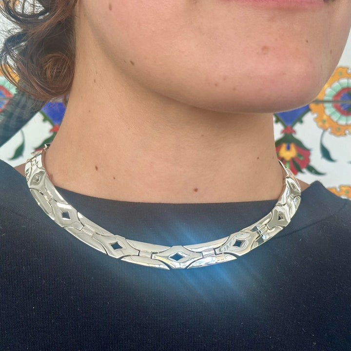 Heavy sterling silver collar ( 127grams)