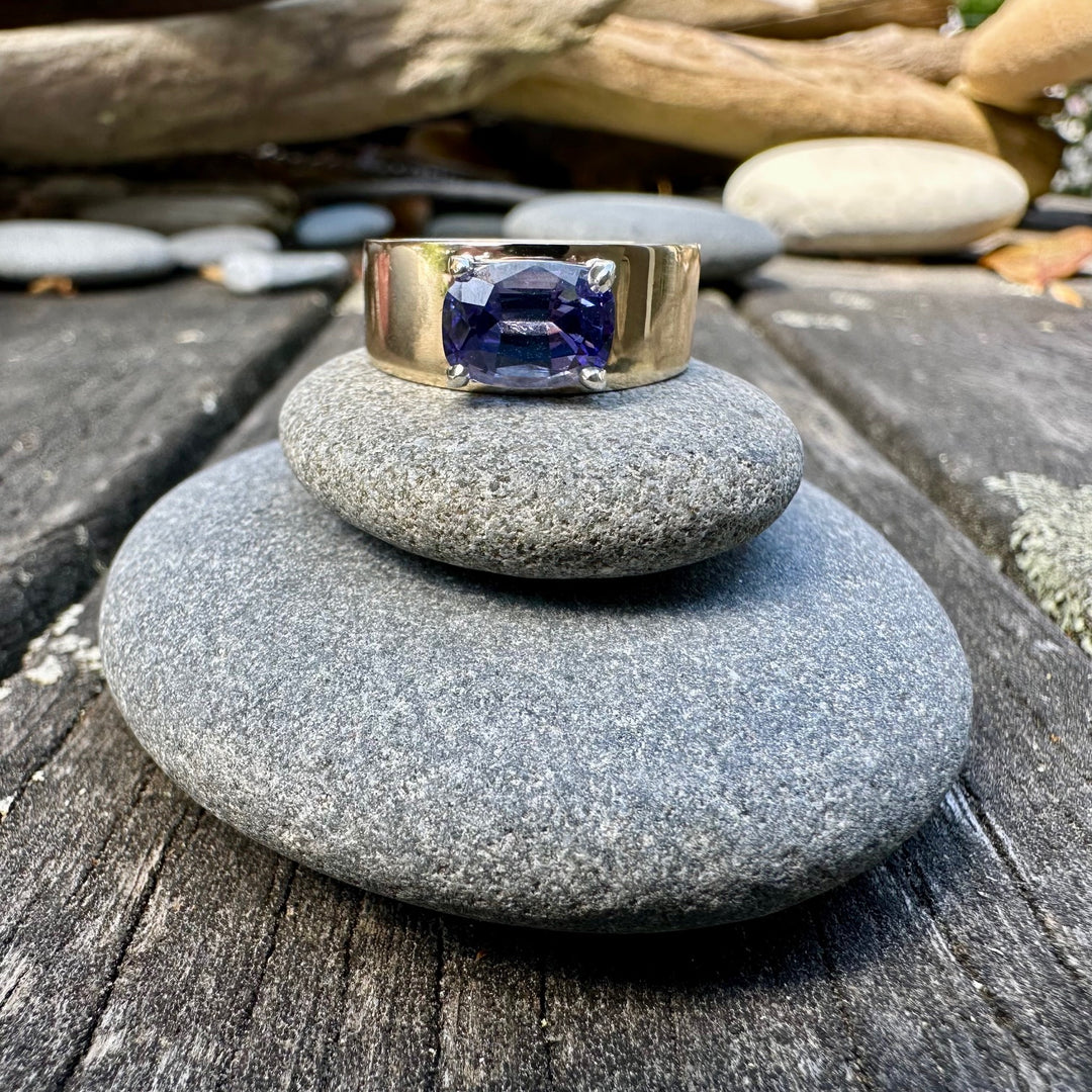 2.08ct Tanzanite ring