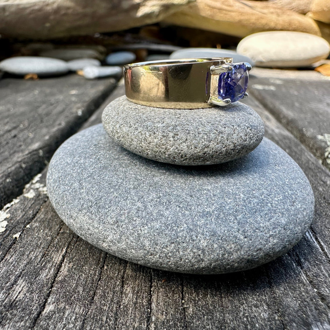 2.08ct Tanzanite ring