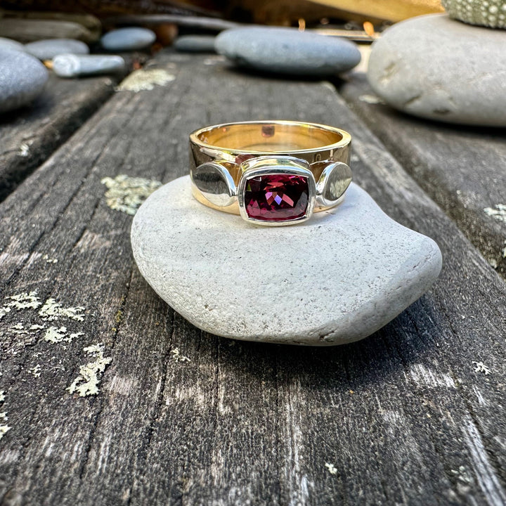 Rhodolite garnet Amore ring