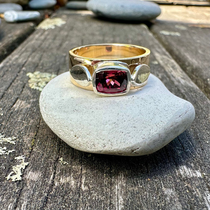 Rhodolite garnet Amore ring