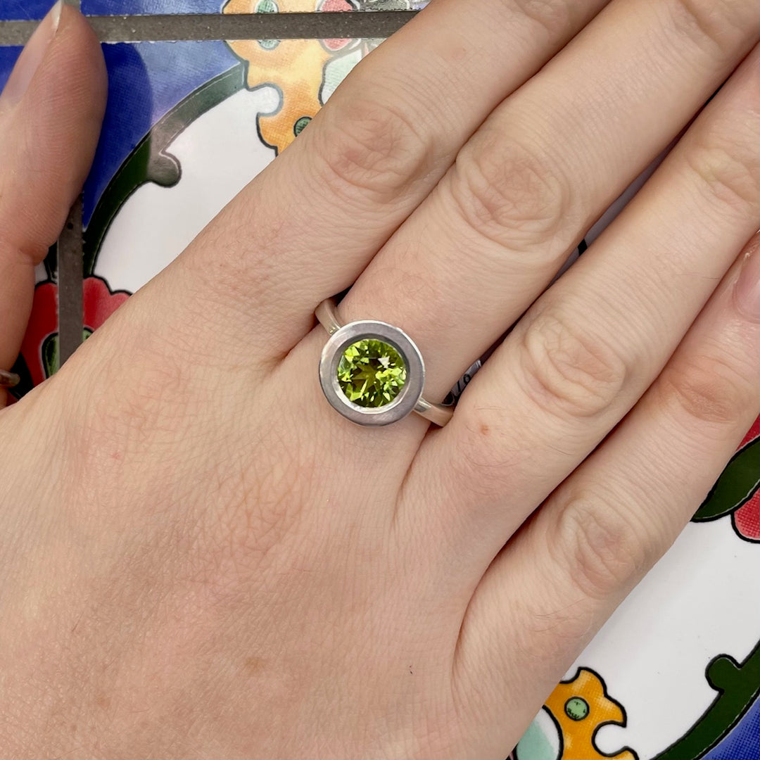 Peridot & sterling silver ring