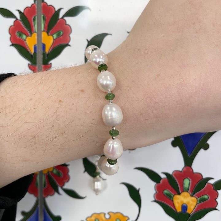 Freshwater pearl and siberian jade bracelet