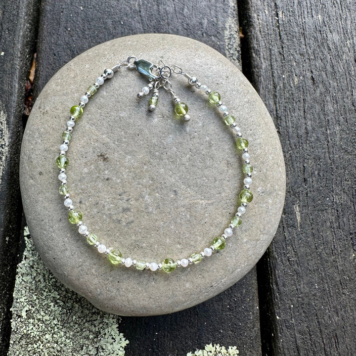 peridot & tiny freshwater pearl bracelet