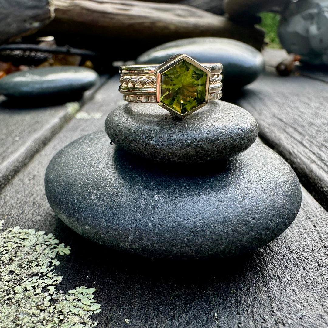Peridot hexagonal fine unity ring